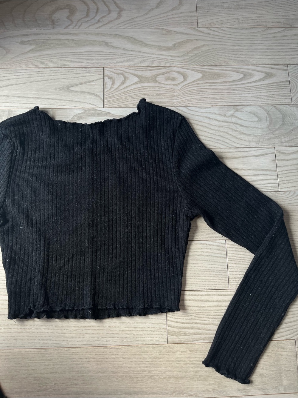 Black Women’s lettuce trip cropped long sleeve